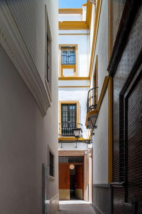 San Buenaventura 12 * Seville